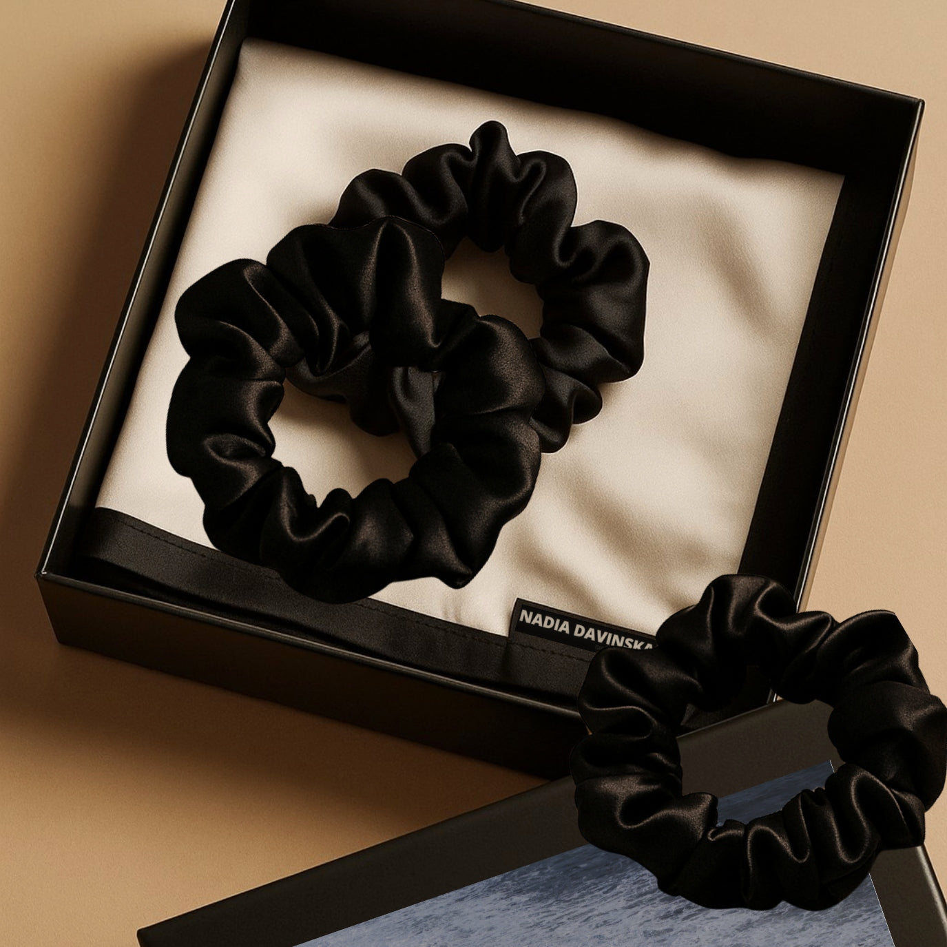 Noir - Ceremony (Facial towel + 3 scrunchies)