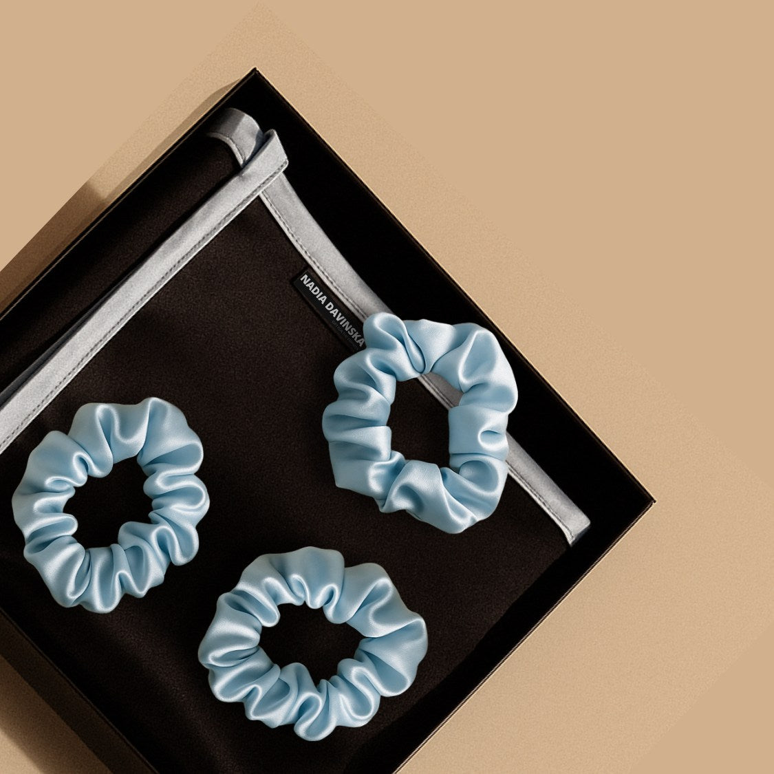 Celeste - Gift (2 Facial towels + 3 scrunchies)